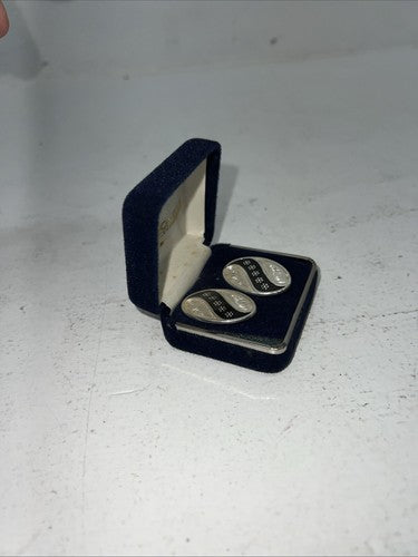 New Women’s Montana Silversmiths Silver Black Oval Earrings. ER238 A-49