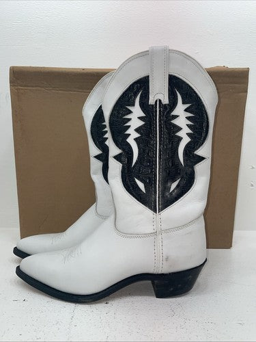 New Women’s White Capezio Cowboy Boots. L 777 8 M. 16-118