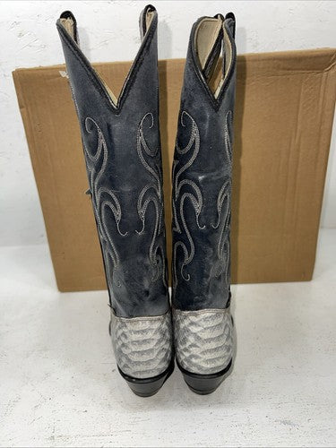 New Women’s Capezio Grey Snakeskin Cowboy Boots. L 425 6 M. 19-40