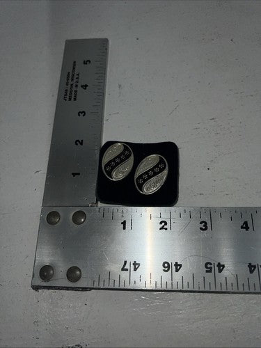 New Women’s Montana Silversmiths Silver Black Oval Earrings. ER238 A-49