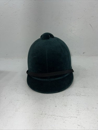 New Women’s Green Equestrian English Riding Helmet. A 264 6 7/8. 12-96