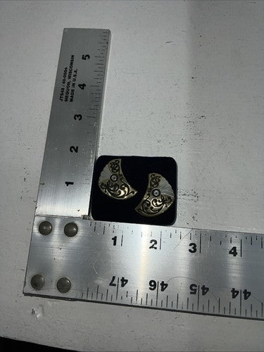 New Women’s Montana Silversmiths Black Scroll Earrings. ER351 A-15