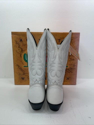 New Women’s White Laredo Cowboy Boots. 5743 8 M. 16-13