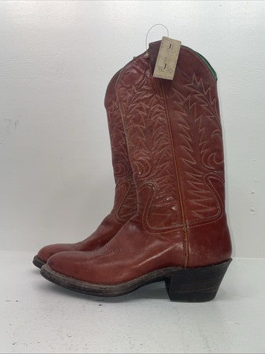 New Women’s Red Laramie Cowboy Boots. C 749 8 B. 16-103 