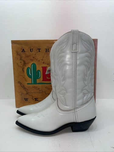 New Women’s White Laredo Cowboy Boots. 5743 8 M. 16-13