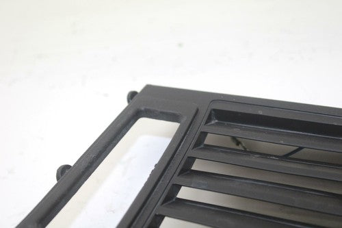 93 Yamaha Venture GT OEM Right Louver 8X9-77132-00-00 SY53