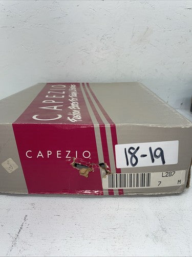 New Women’s White Capezio Cowboy Boots. L 287 7 M. 18-19