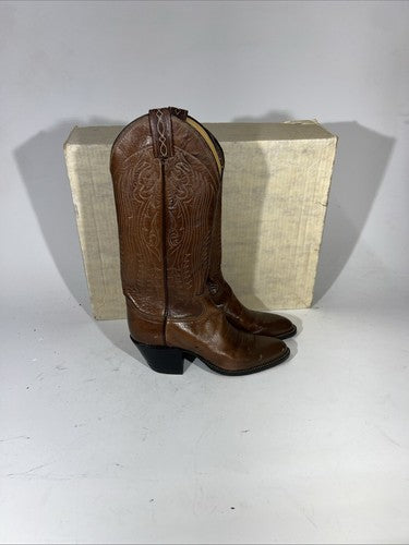 New Women’s Boots. Brown Colored Boot. Size 5.5B. 20-2