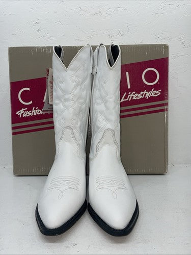 New Women’s White Capezio Cowboy Boots. 226 8 M. 16-81
