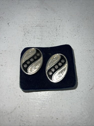 New Women’s Montana Silversmiths Silver Black Oval Earrings. ER238 A-49