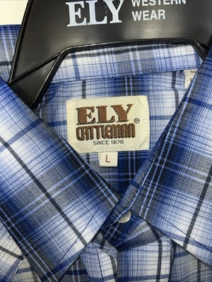 New Men’s Blue Plaid ELY Cattleman Short Sleeve Pearl Snap Shirt. Large P-44
