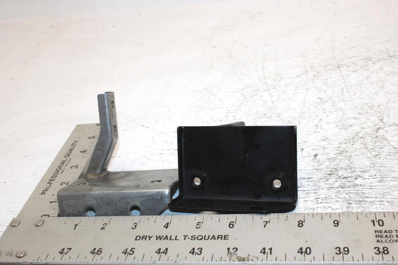 1995 Yamaha Vmax 600 Oem Footrest Bracket Set 8AB-21926-00-00 SY11