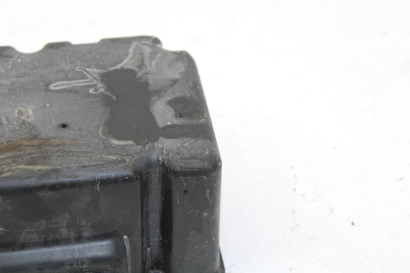 1988 Yamaha Srv Oem Lower Air Box Half 8K4-14441-01-00 SY62