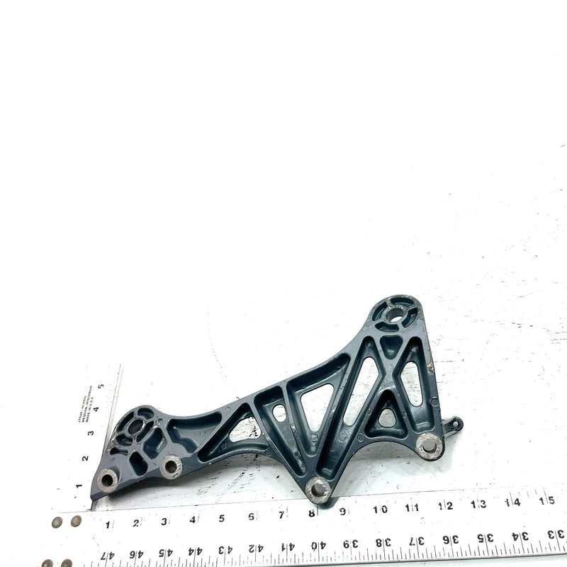 95 Yamaha WaveVenture 700 OEM Left Engine Mount Bracket 6R7-21415-01-00 JY31
