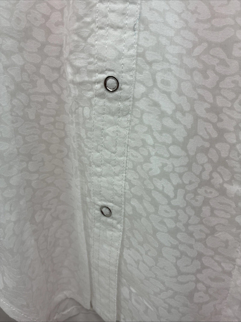 New Women’s Cumberland White Cheetah Print Long Sleeve Pearl Snap Medium LL-77