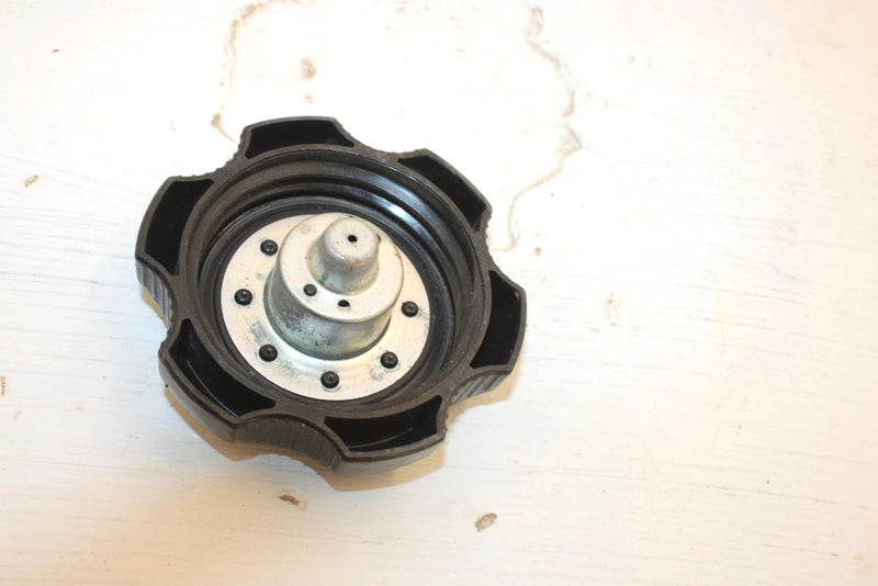 2009 Suzuki Lt-a400f Oem Fuel Gas Cap 44200-29F00 44200-29F01 AS26