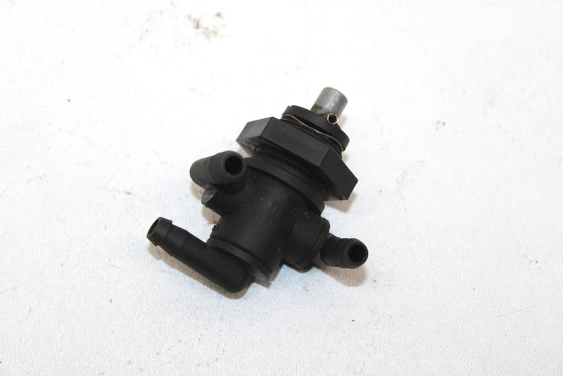 2005 Polaris Trail Boss 330 Oem 3-Way Petcock Valve 7052161 Q3321