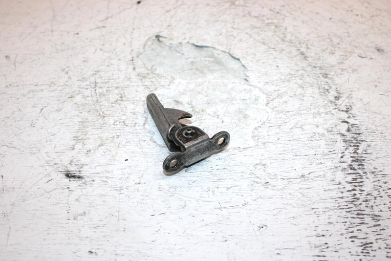 1990 Yamaha  Moto 4 Oem Seat Lever Latch 29U-24776-00-00 AY5