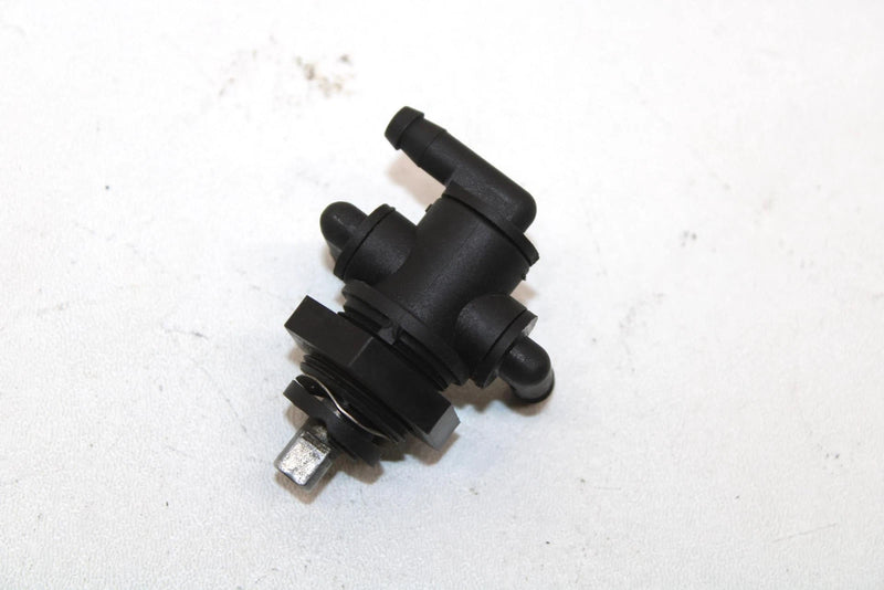 2005 Polaris Trail Boss 330 Oem 3-Way Petcock Valve 7052161 Q3321