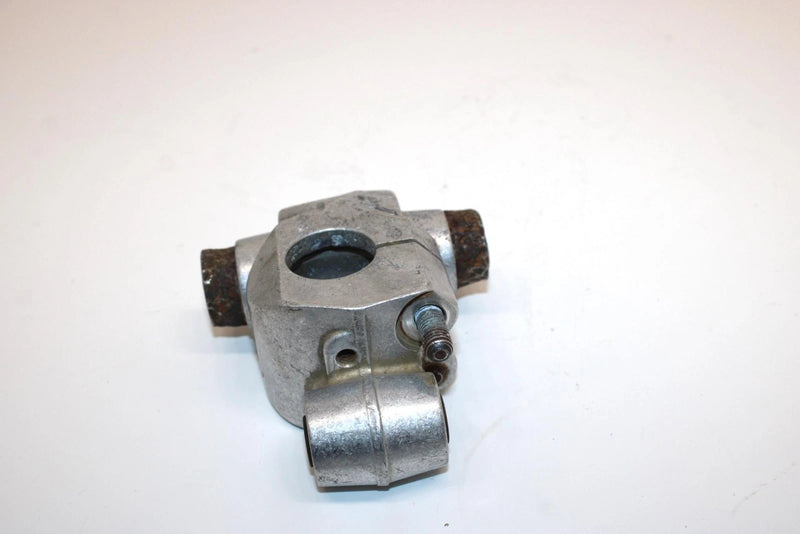 1994 Yamaha Vmax 600 Oem Right Suspension Bracket 84M-2377E-00-00 SY25