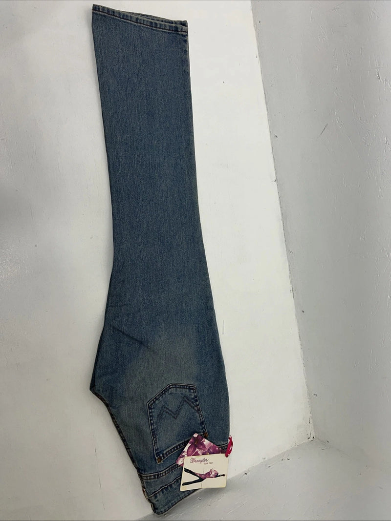 New Women’s Wrangler Low Rise Light Wash Denim Jeans. 11/12x34 P-10