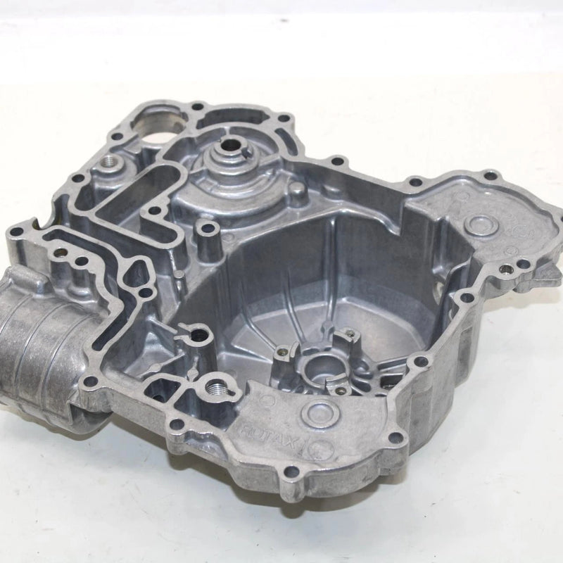 2017 Ski-doo Grand Touring 900 Stator Cover 420911052 SS65
