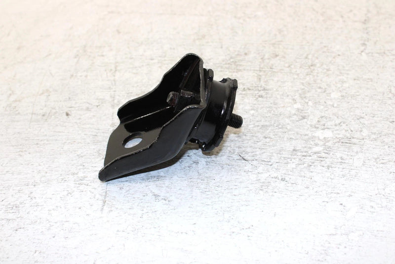 1995 Yamaha Vmax 500 Oem Front Lower Right Motor Mount 85L-21417-00-00 SY34