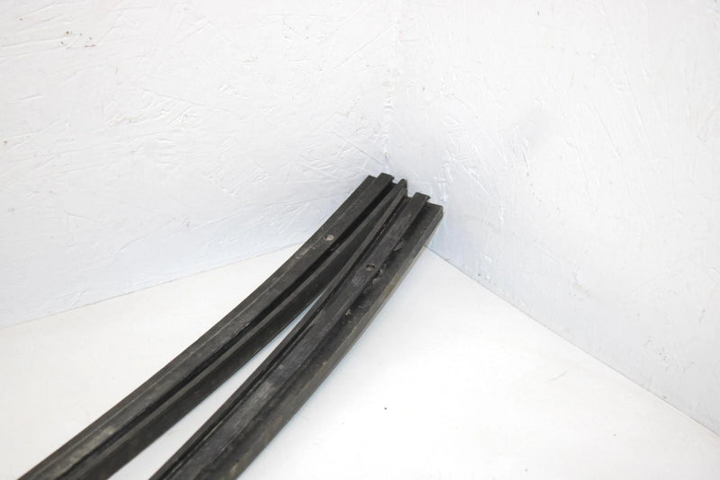 89 Polaris 500 Oem Rail Slider Pair 5521320 SP133