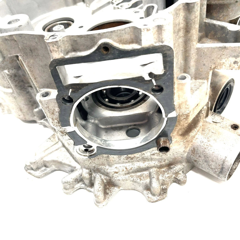 2004 Yamaha Bruin 350 YFM350FA 4x4 OEM Crankcase 5UH-15100-09-00 AY63