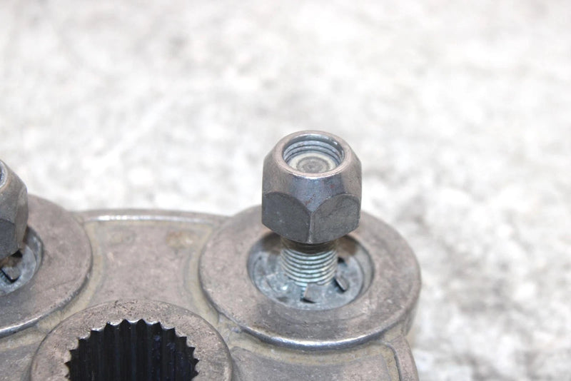 2004 Polaris Trail Boss 330 Oem Rear Wheel Hub W/Nuts 5131777 5144192 AP117