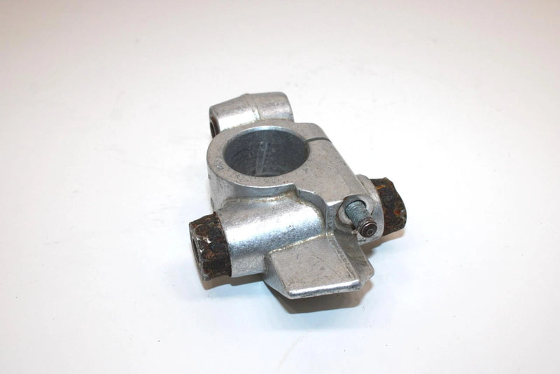 1994 Yamaha Vmax 600 Oem Right Suspension Bracket 84M-2377E-00-00 SY25