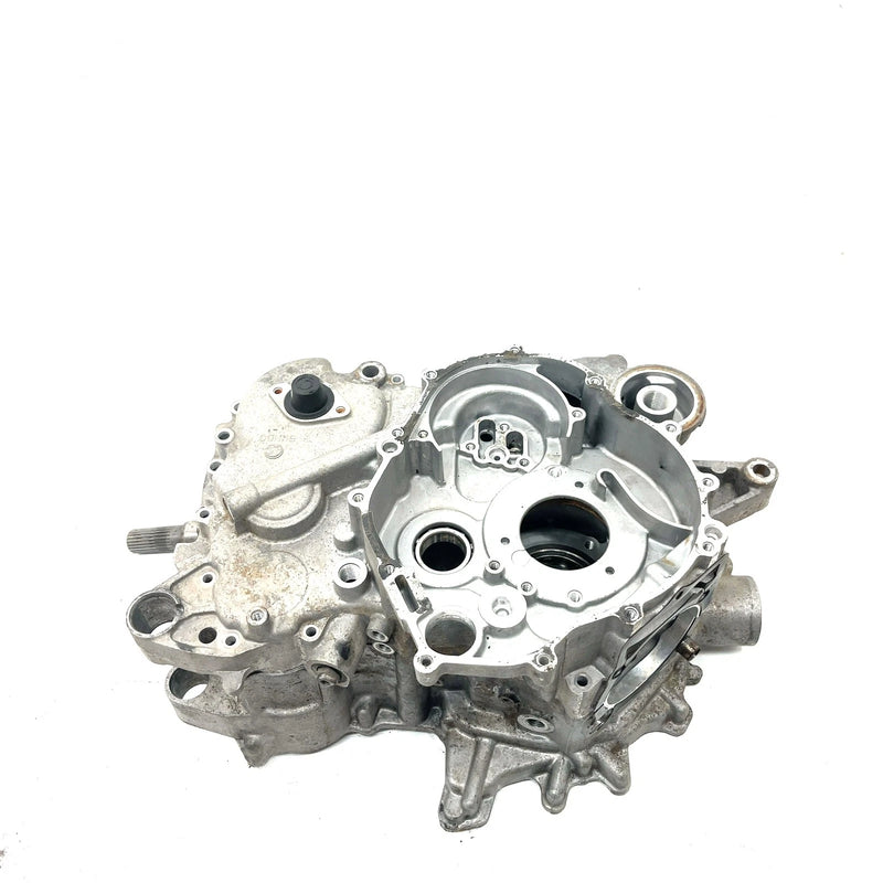 2004 Yamaha Bruin 350 YFM350FA 4x4 OEM Crankcase 5UH-15100-09-00 AY63