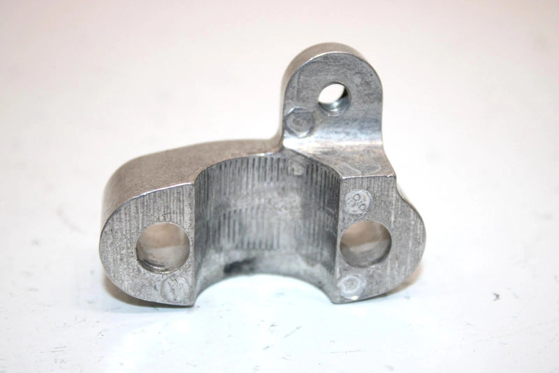 86 Honda Fourtrax 250 Trx250 A Oem Left Handlebar Mount 53121-958-000 AH32