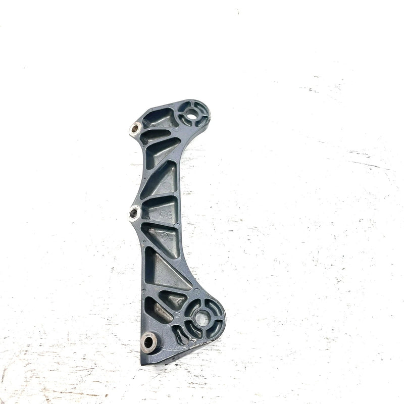 95 Yamaha WaveVenture 700 OEM Right Engine Mount Bracket 6R7-21425-01-00 JY31