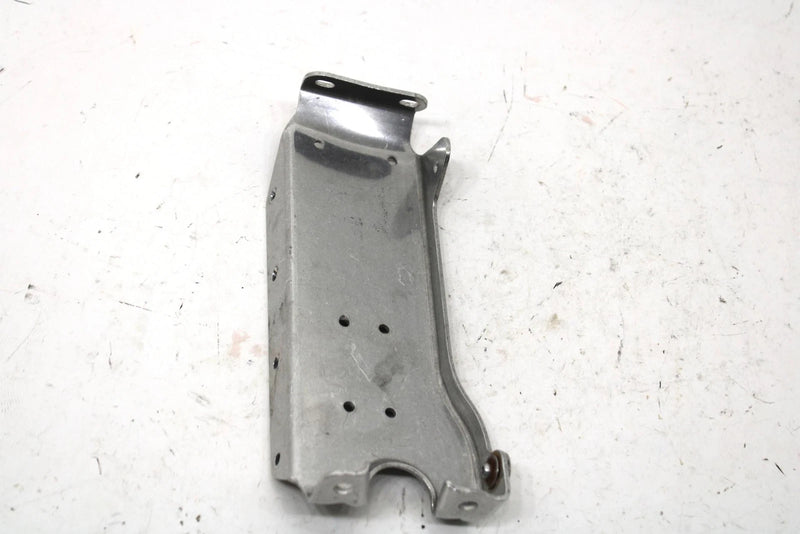 1987 Yamaha Srv Oem Right Steering Gate Bracket 8L8-23884-00-00 SY131