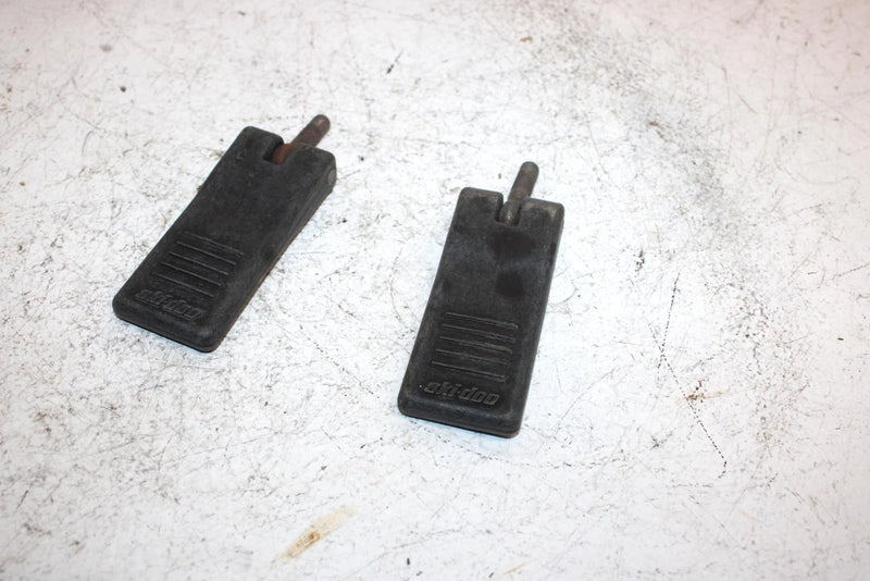 02 Ski-doo Grand Touring 500 Oem Backrest Lock Pair 572038200 SS24