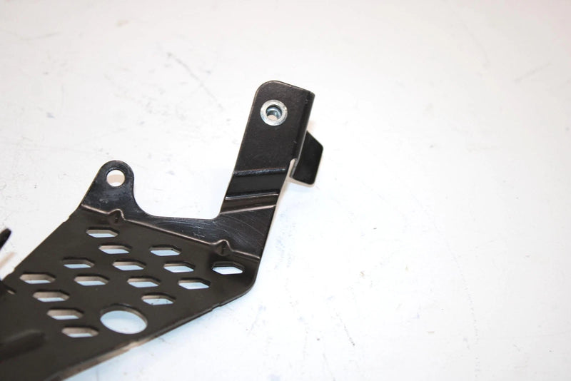 18 Ski-doo Mxz X 600r E-tec Oem Belt Guard Bracket 417300482 SSS1