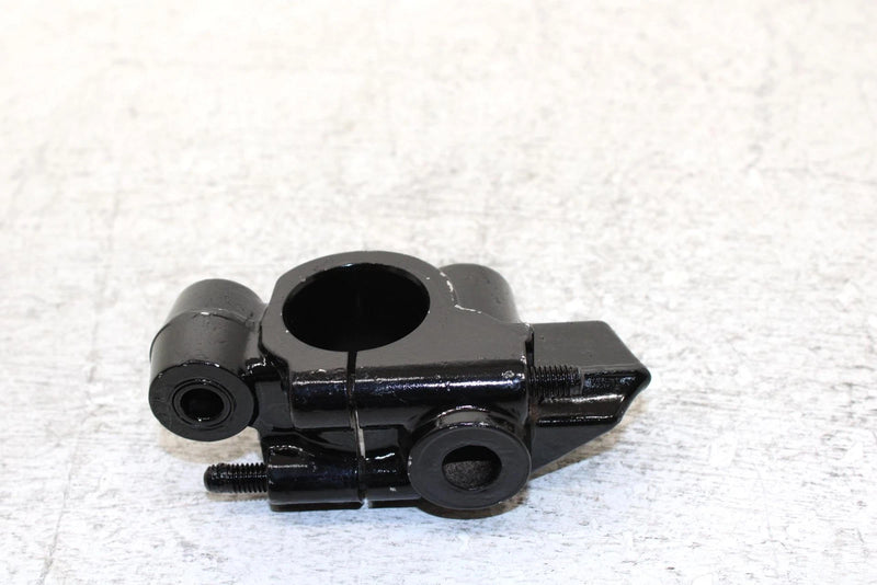 1995 Yamaha Vmax 500 Oem Left Front Suspension Bracket 84M-2376E-00-00 SY34