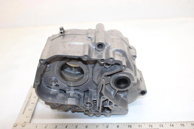 86 Honda Fourtrax  Trx125 A Oem Crankcase 11100-VM6-680 11200-VM6-000 AH7