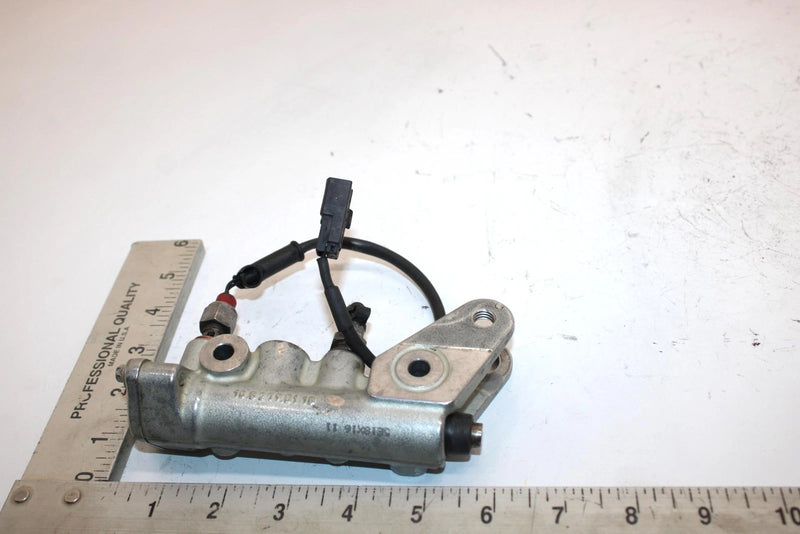16Can-am OutlanderLMax 450 Efi Dps Oem RearBrake Master Cylinder 705601273 AB5