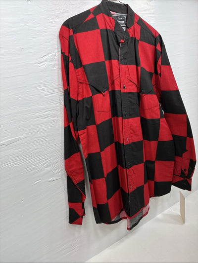 New Men’s GunSmoke Black Red Checkered Long Sleeve Button Up Medium K-46