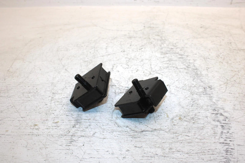 97 Yamaha Vmax Sx 700 Triple Oem Engine Mount Dampner Pair 8CH-21486-10-00 SY10