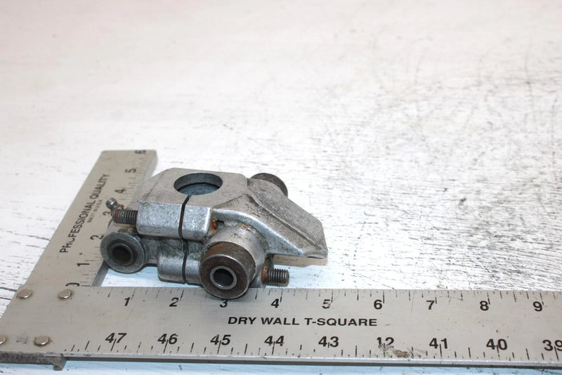 1995 Yamaha Vmax 600 Oem Right Suspension Bracket 84M-2377E-00-00 SY11