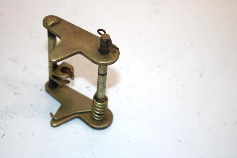 01 Kawasaki Prairie 300 Kvf300a 4x4 Oem Seat Hook 27012-1381 AK7
