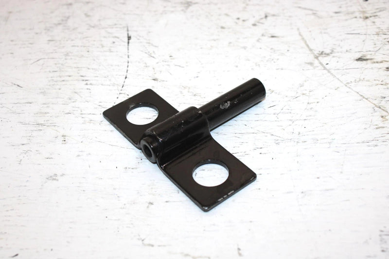 1989 Yamaha Inviter Oem Lower Engine Mount Bracket 81E-21489-01-00 SY17