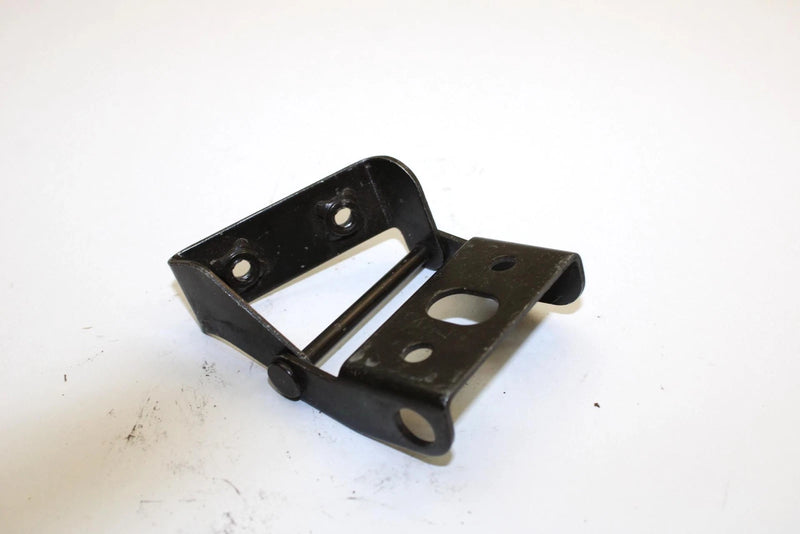 2002 Yamaha Mountain Max 700 Oem Right Hinge 8CR-7714A-00-00 Q2625