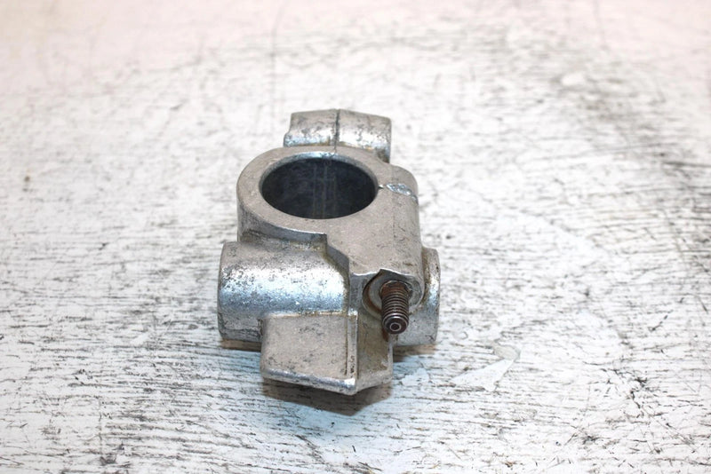 1997 Yamaha Venture Tr Oem Front Right Suspension Bracket 84M-2377E-00-00 SY15