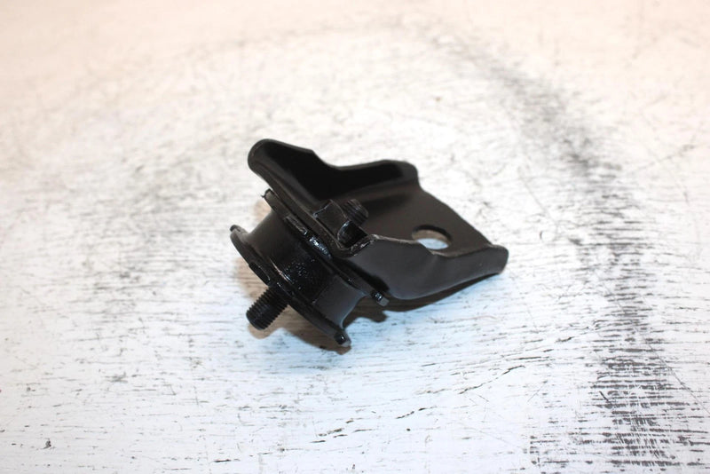 1995 Yamaha Vmax 600 Oem Front Lower Right Mount W/Dampner  8M6-21486-02-00 SY11