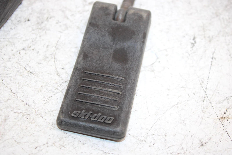 02 Ski-doo Grand Touring 500 Oem Backrest Lock Pair 572038200 SS24