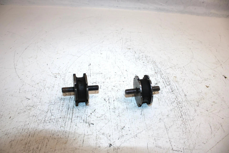 88 Yamaha Excel Iii Oem Engine Mount Dampner Pair 8F3-21486-00-00 SY12
